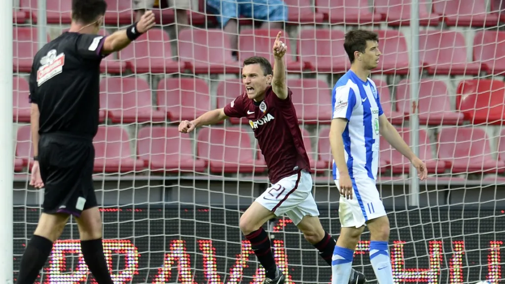 David Lafata slaví gól v síti Mladé Boleslavi