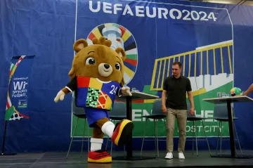 Philipp Lahm a maskot Eura 2024