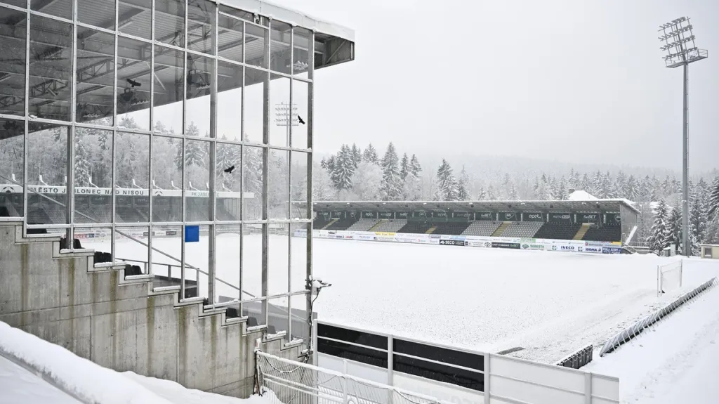 Zasněžený stadion v Jablonci
