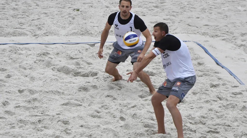 Ondřej Perušič (vlevo) a David Schweiner na Ostrava Beach Pro