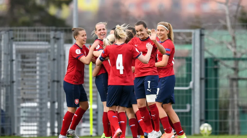 Slavící české fotbalistky