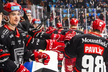 V Hradci končí bývalý kapitán Pavelka, Bunnaman a čtyři další hokejisté