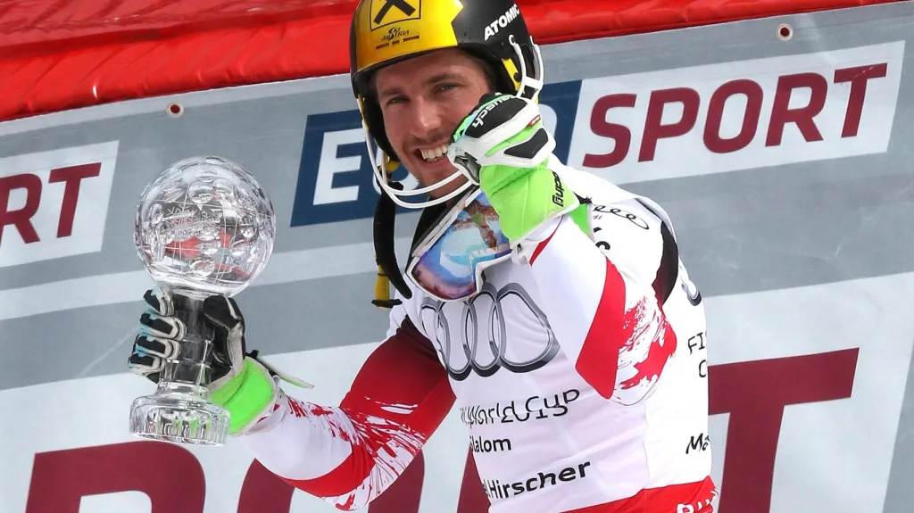 Spokojený Marcel Hirscher s malý glóbem za slalom