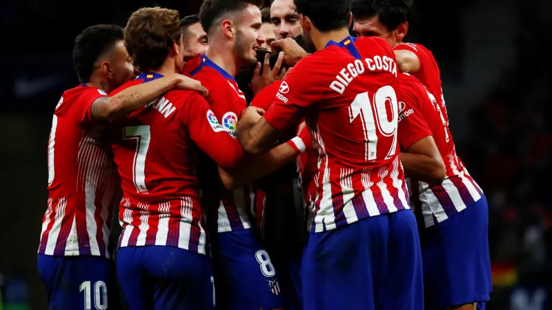 Hráči Atlética Madrid slaví vstřelený gól