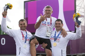 Úspěšný střelecký tým - David Kostelecký, kouč Petr Hrdlička a Jiří Lipták