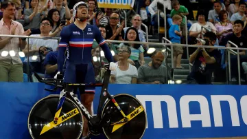 Počtvrté šampionem na kilometru. Francois Pervis slaví v Hongkongu