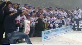 Hokejisté Komety si oslavy titulu užívali plnými doušky