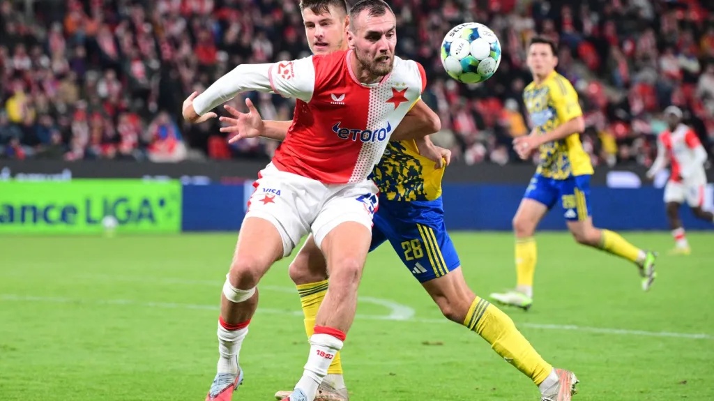 Zleva Tomáš Chorý ze Slavie a Jakub Kolář ze Zlína