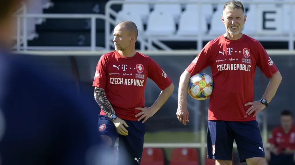 Asistent Jiří Chytrý vedle reprezentačního kouče Jaroslava Šilhavého