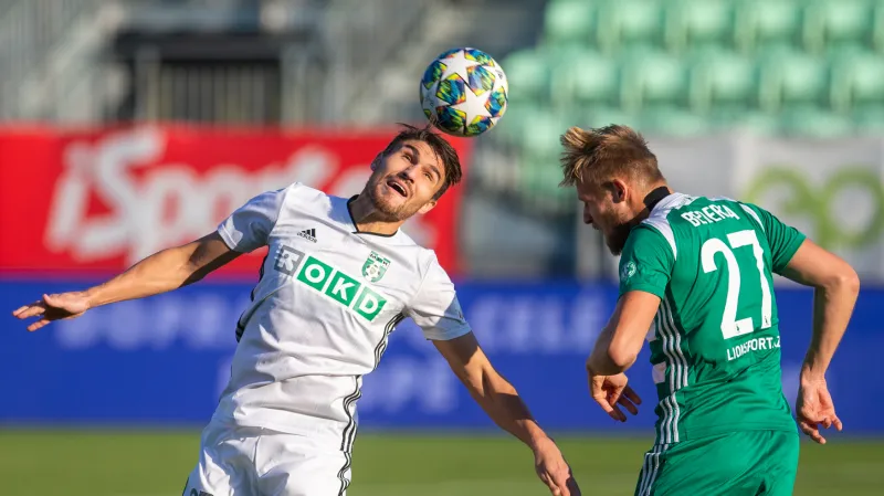 Michal Papadopulos  z Karviné a Jiří Bederka z Bohemians