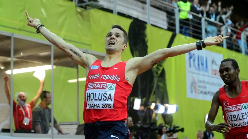Jakub Holuša v cíli závodu na 1500 m