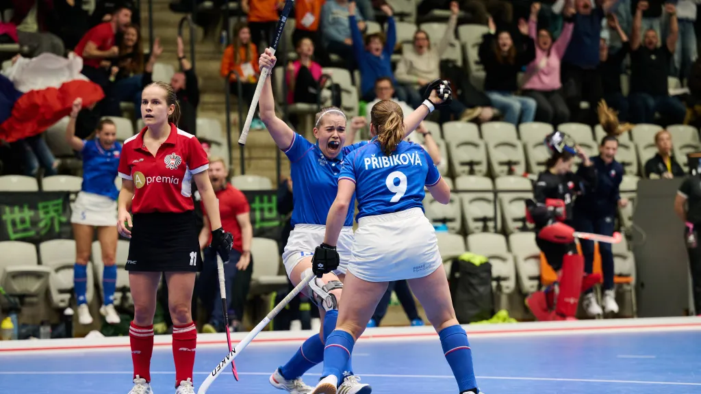 Slavící české pozemní hokejistky