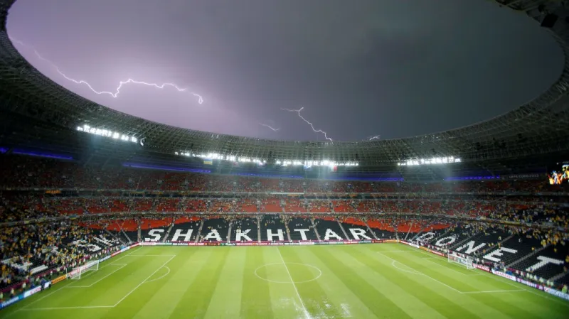 Bouřka nad stadionem v Doněcku
