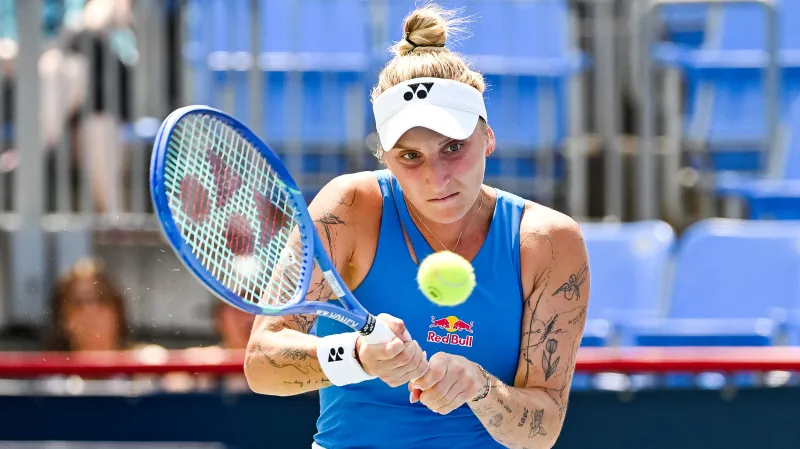 Markéta Vondroušová v zápase s Martou Kosťukovou