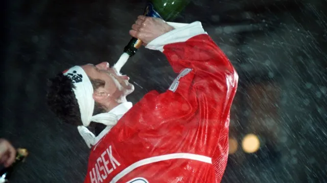 Před čtvrtstoletím: Jak probíhal triumfální návrat hokejistů z Nagana do Prahy