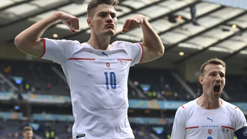 Patrik Schick se raduje z gólu v chorvatské síti