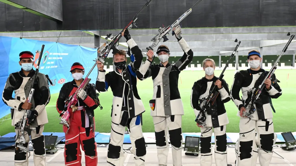 Bronzoví Jiří Přívratský a Veronika Blažíčková