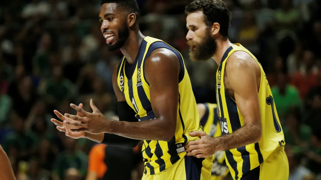 Basketbalisté Fenerbahce Istanbul