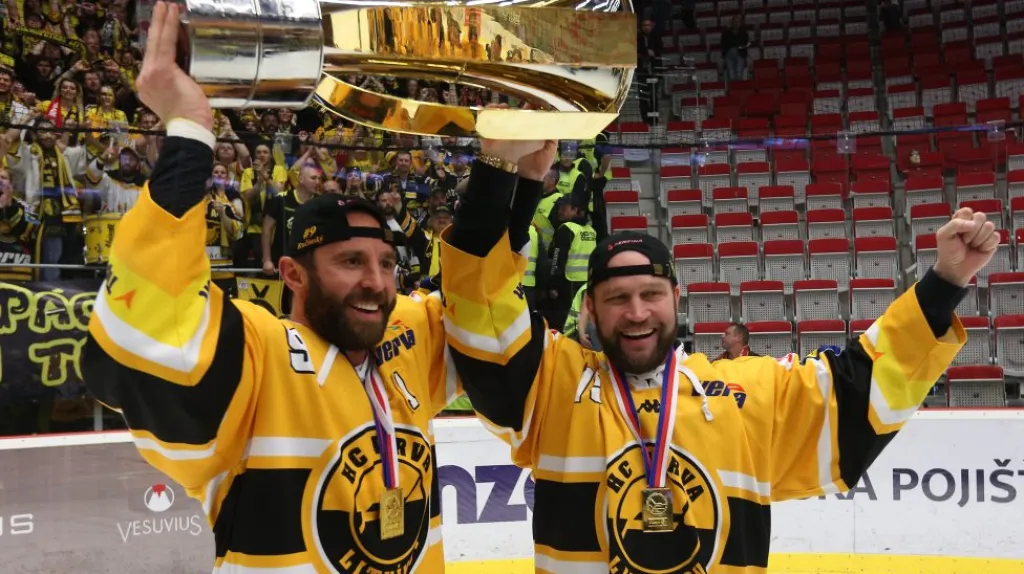 Martin Ručinský a Jiří Šlégr s Masarykovým pohárem