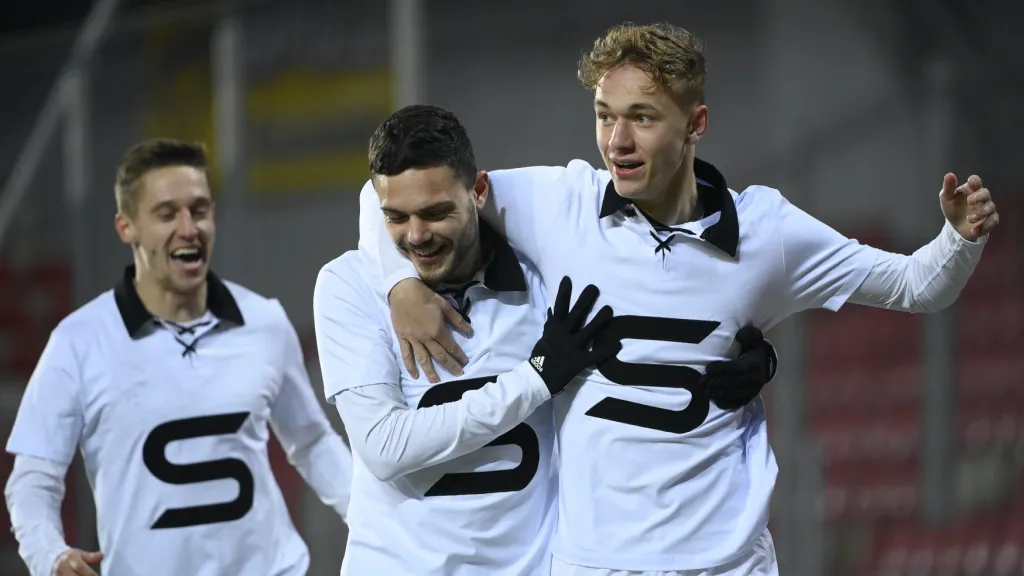 Sparťané se radují z gólu