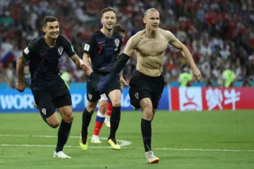 Chorvatský obránce Domagoj Vida slaví gól