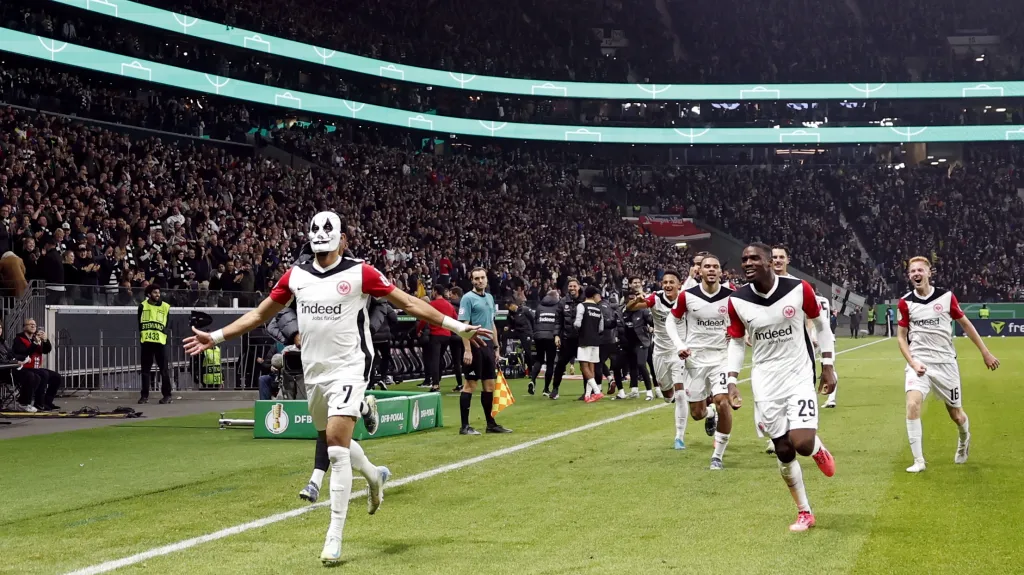 Emoce Omara Marmoushe z Frankfurtu po vstřeleném gólu