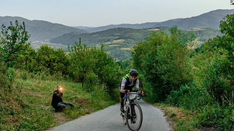 Jeden z mnoha ostrých kopců Sadeckých Beskyd