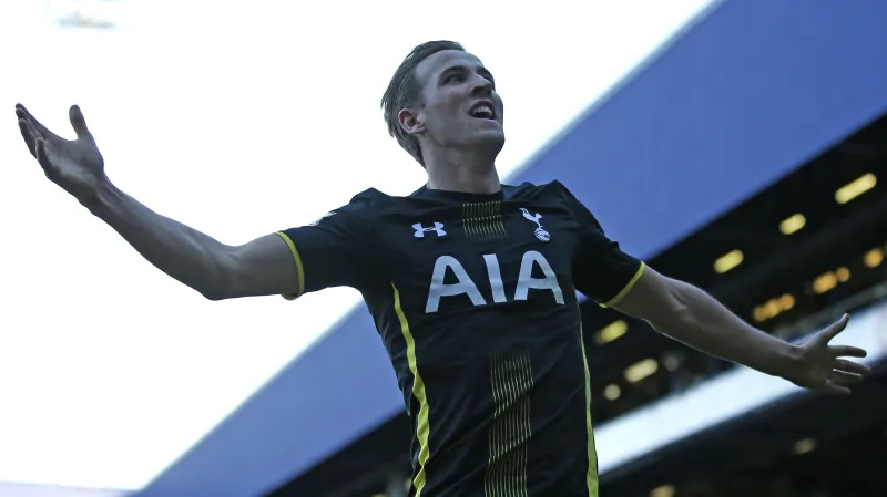 Harry Kane z Tottenhamu slaví vstřelenou branku