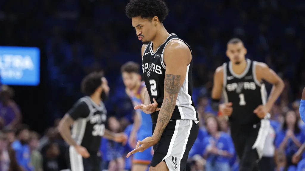 Dylan Harper ze San Antonia slaví postup do finále NBA