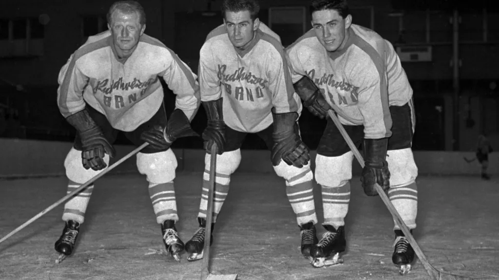 František Vaněk (uprostřed) se spoluhráči Rudolfem Scheuerem a Josefem Černým