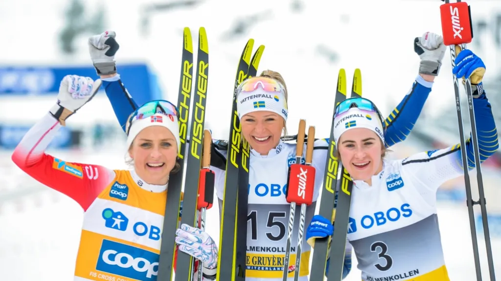 Zleva Therese Johaugová, Frida Karlssonová a Ebba Anderssonová