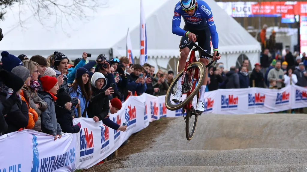 Mathieu van Der Poel v akci na SP v Besanconu