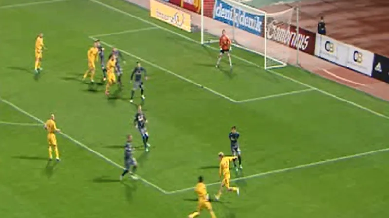 Údajný ofsajd Dukly se podle záběru ČT nekonal