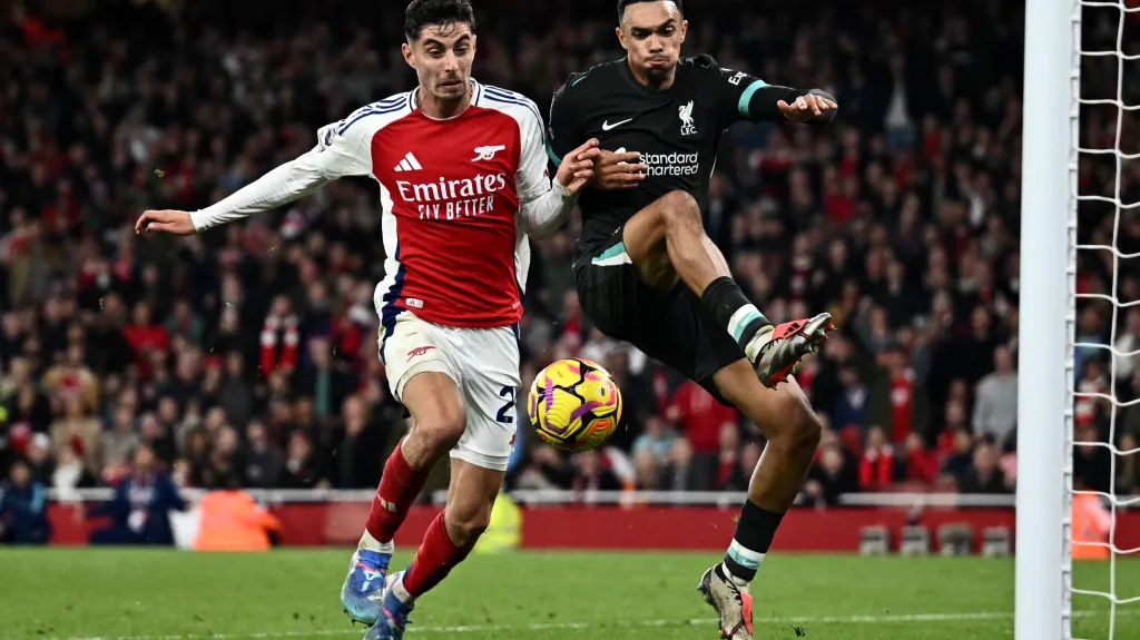 Kai Havertz a Trent Alexander-Arnold v utkání Arsenalu s Liverpoolem,