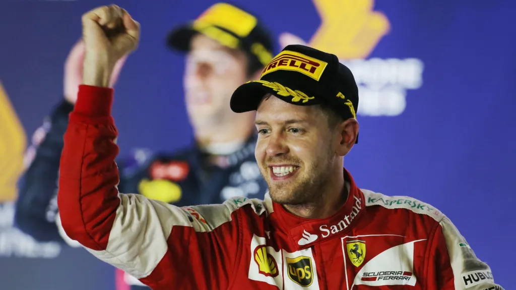 Vítězné gesto Sebastiana Vettela