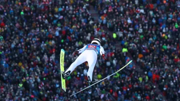 Skok Romana Koudelky ve 2. kole Turné čtyř můstků v Innsbrucku