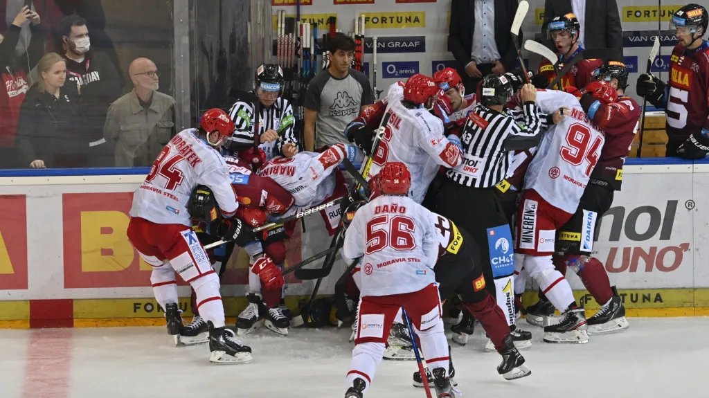 Bitka v utkání Sparta – Třinec