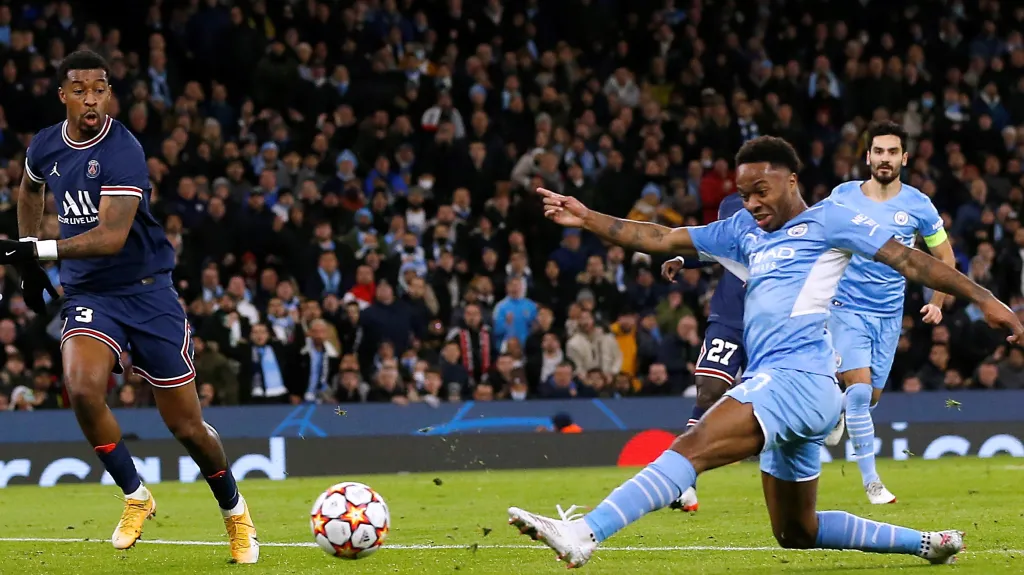 Raheem Sterling skóruje proti PSG