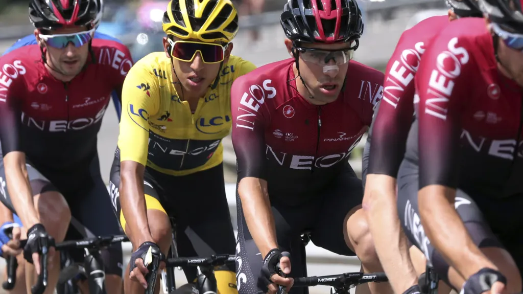 Egan Bernal a tým Ineos
