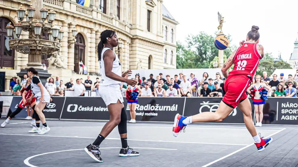 České basketbalistky v utkání proti Mongolkám