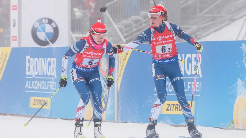 Sestřih štafety biatlonistek v Oberhofu