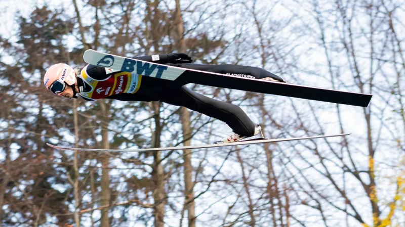 Závěr 2. kola SP skokanů ve Wisle s vítězným Kubackim