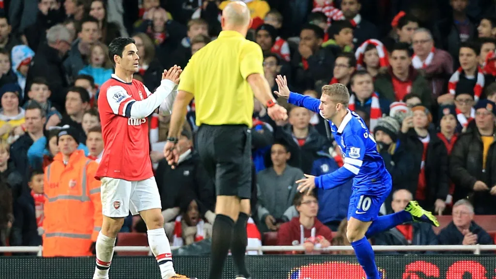 Radující se Deulofeu (vpravo) a spílající Arteta