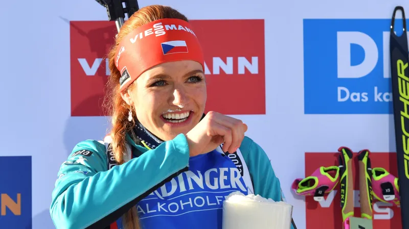 Koukalová zapíjí úspěch na stupních vítězek