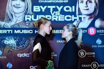 Fabiana Bytyqi (vlevo) před zápasem s Tinou Rupprechtovou