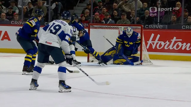 Rautiainen překvapil švédského brankáře Thelina a poslal Finy do finále MS do 20 let