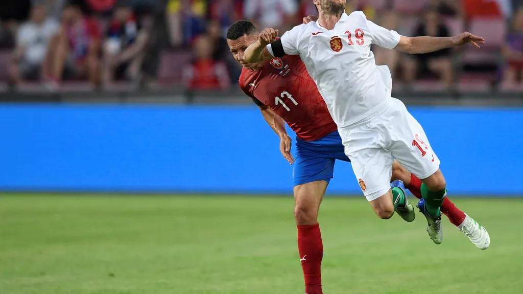 Marek Suchý (vlevo) v souboji s Ismailem Isou z Bulharska