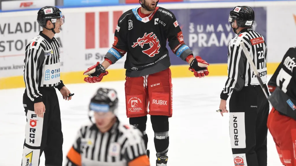 Daniel Kurovský z Třince se táže rozhodčích