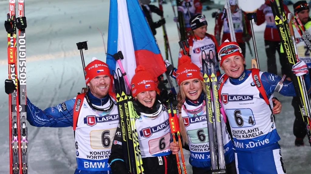 Česká smíšená štafeta slaví zlato