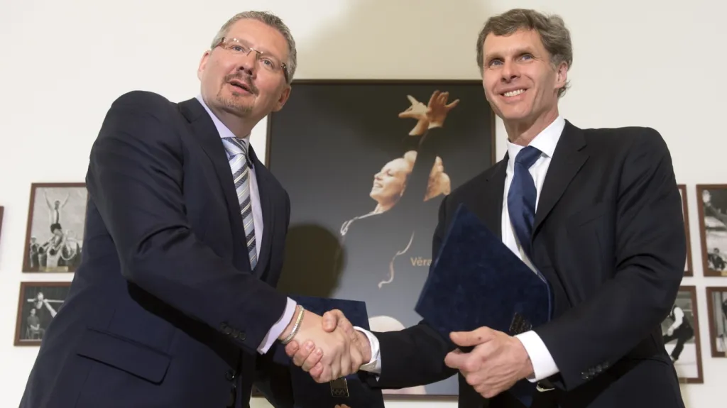 Generální ředitel Tipsportu Petr Knybel a předseda ČOV Jiří Kejval